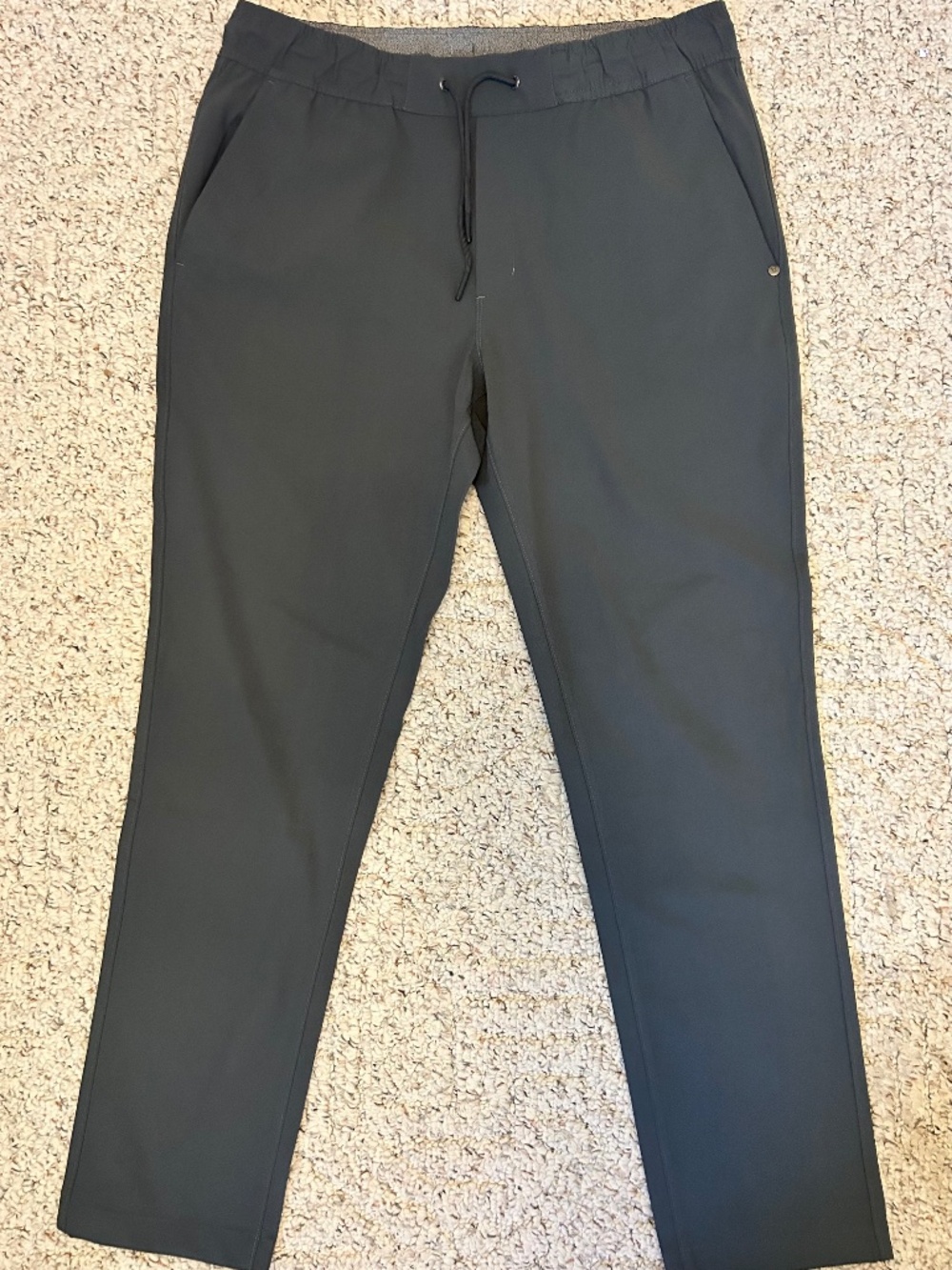 Vuori Men’s Meta Elastic Waist Pants Size Large L Grey Chino Commuter Travel